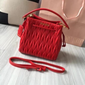 MiuMiu ްƤռ{ ۹پW2017¿б5BE004