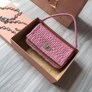 Miumiu 2017پW¿Ů Ƥ@