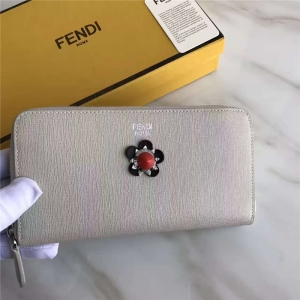 FENDI ҵ СţƤCRAYONS 2017¿ bpɫƤﻨL(zhng)X ۻɫ