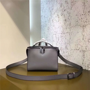 6238 FENDI ҵ L(zhng) СţƤ ʿ б ɫ