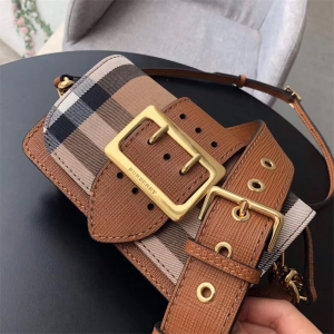 BurberryŮ ͌Ů WtӰ ͌ Burberryμ ɫ