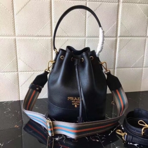 1BE018 PradaŮ СţƤ¹Ƥy _ KˮͰ Prada ɫ