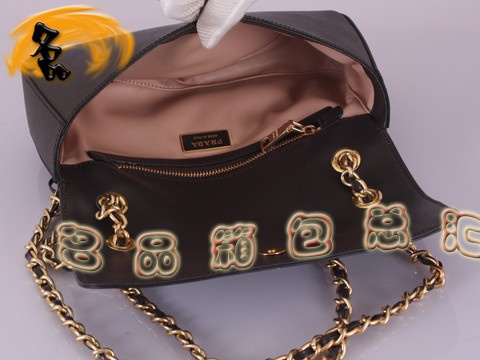 BT0750  Pradaμ ¿Ůʿe M^ţƤŮ _б ɫ