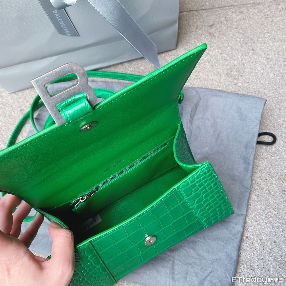 BALENCIAGA  DӛUvz